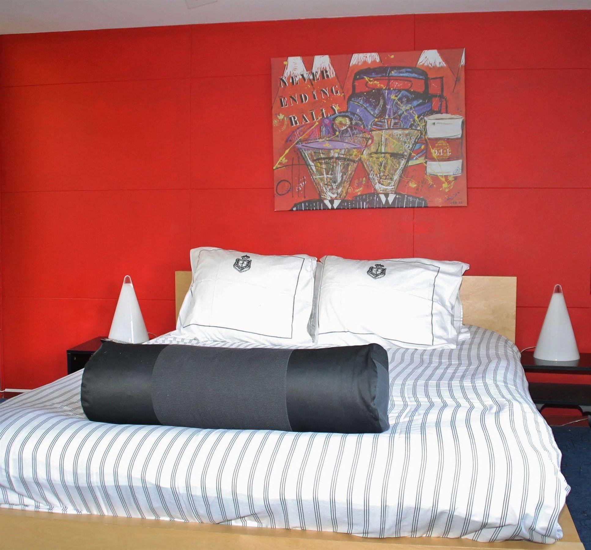 Lela Hotel 2*