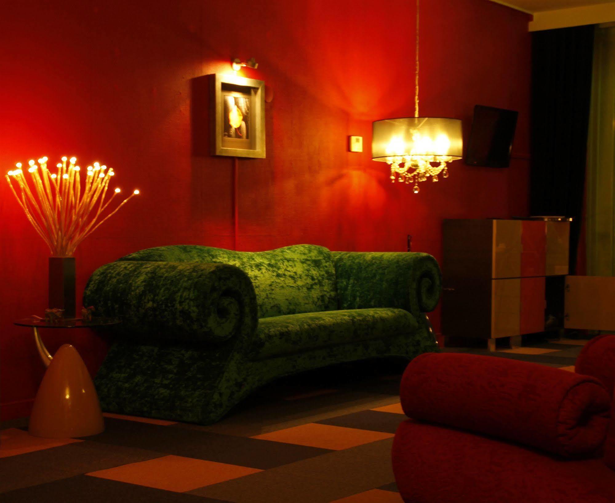 Hotel Lela 2*